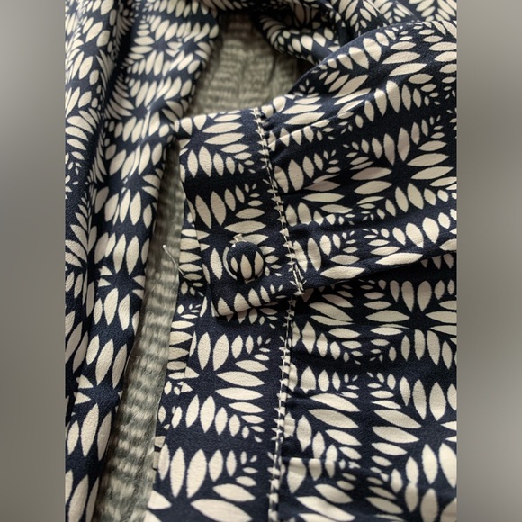 3/$20 J. CREW Long Sleeve Pullover Blouse Hi-Low Curve Hem Eyelet Accents Large - Picture 5 of 14